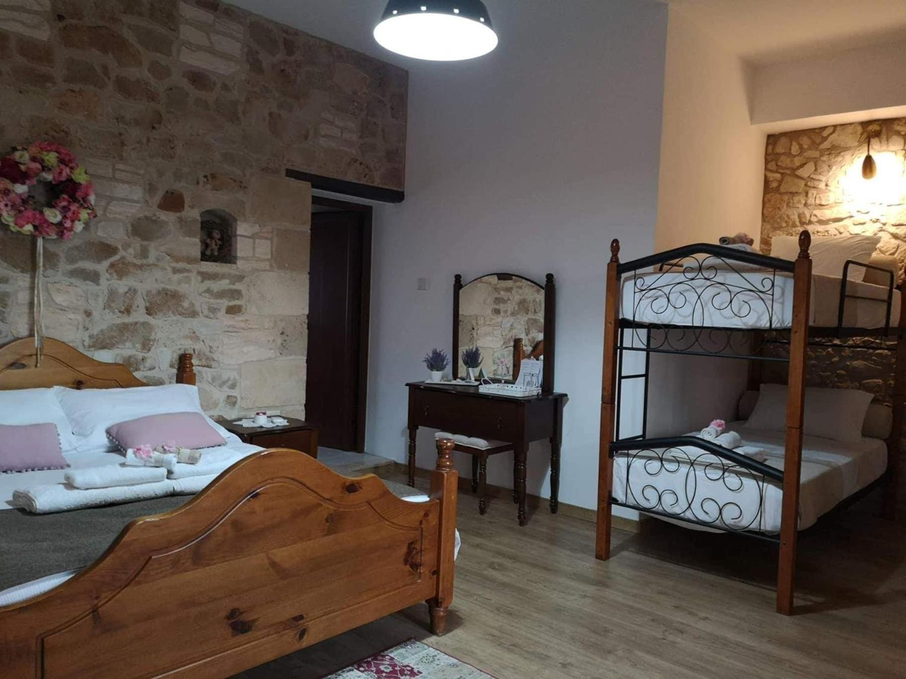 Hanna Koumi Boutique Hotel Kormakiti Rum bild