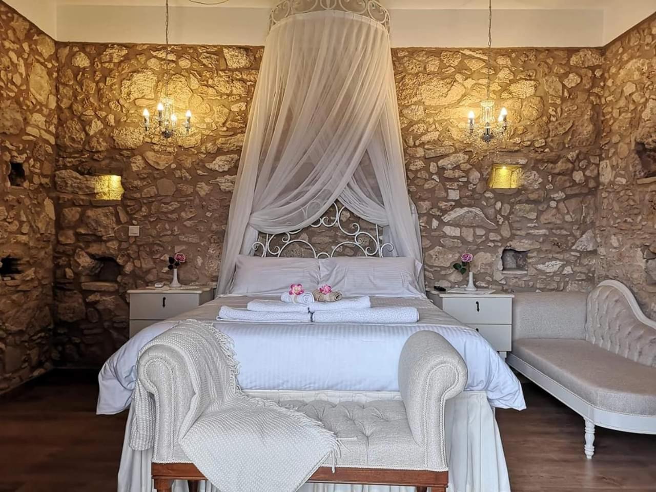 Hanna Koumi Boutique Hotel Kormakiti Rum bild